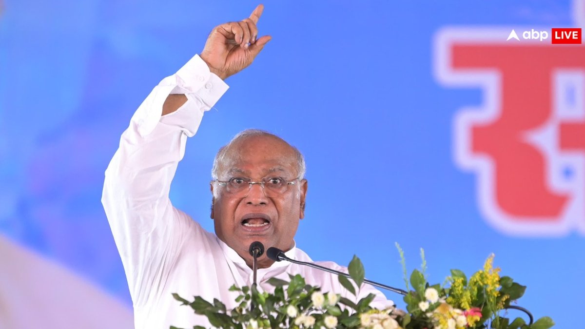 प्रोफेसर अली खान महमूदाबाद की गिरफ्तारी पर बोले खरगे, BJP उन लोगों से डरती है जो...