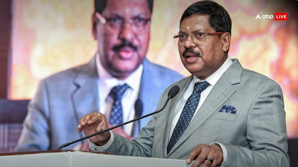 नोटिस निकालो, मेरी अदालत में सीनियर एडवोकेट नहीं बताएंगे मुकदमे, CJI गवई का आदेश सुनकर सिंघवी ने कह दी ये बात