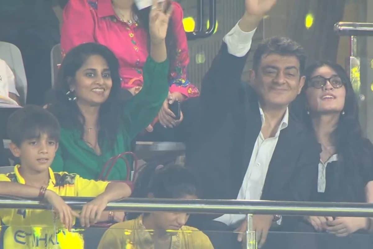 Ajith Kumar Watches CSK vs SRH IPL Match With Shalini, Waves At Fans; Her Smile Steals The Show | Watch