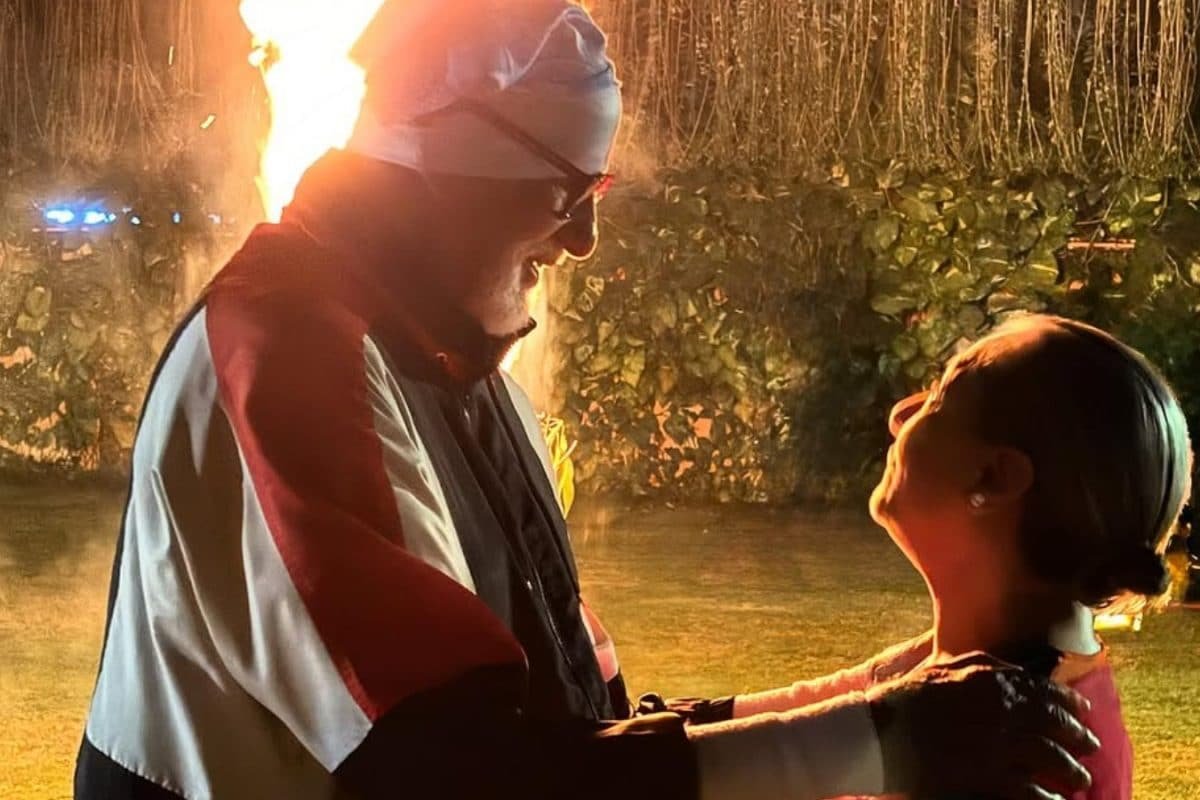 Amitabh Bachchan Adores Jaya Bachchan In New Photo From Their Holi Celebration | Check Out