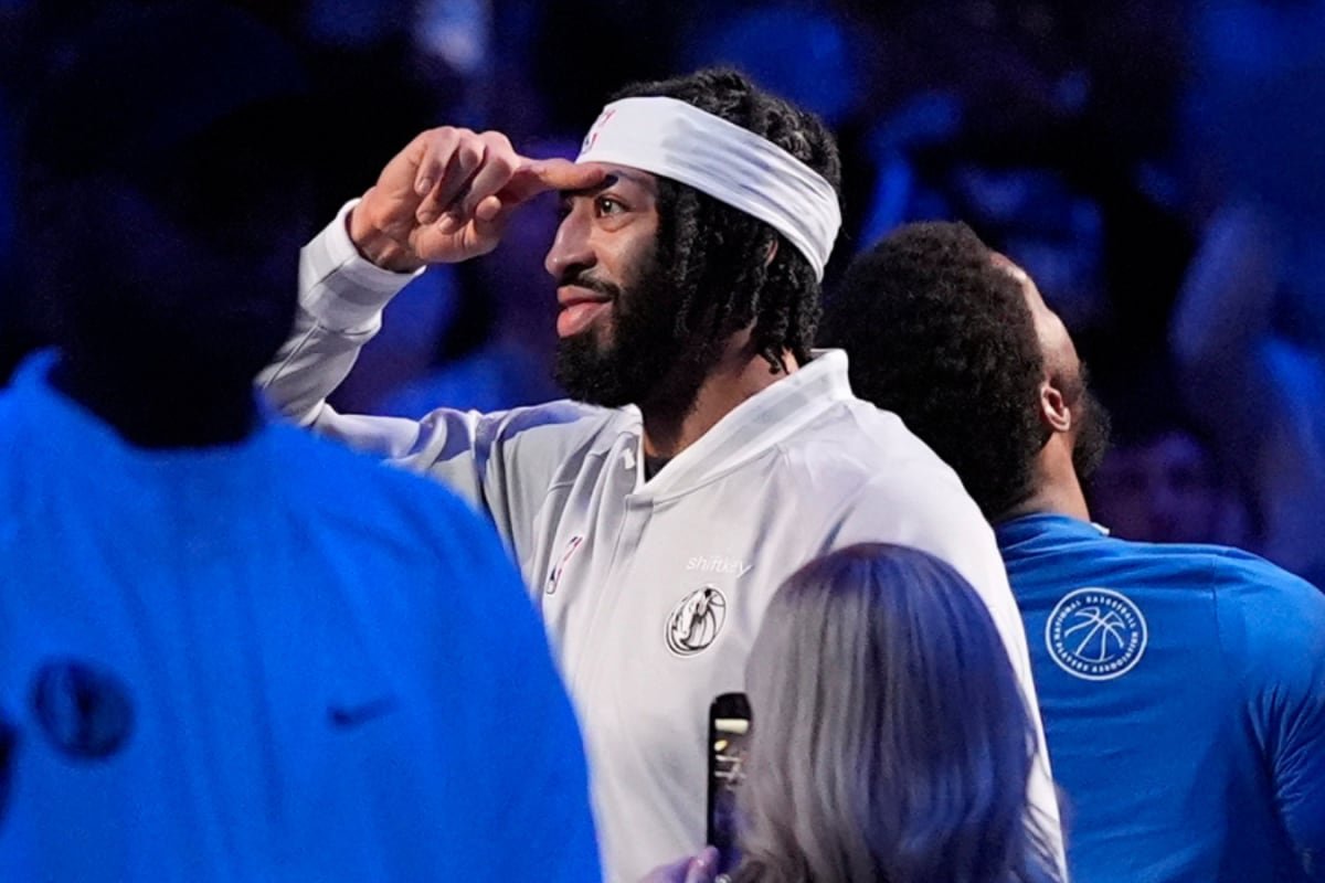 Anthony Davis Is Out At Least through All-Star Break After Injuring Groin In Mavs Debut