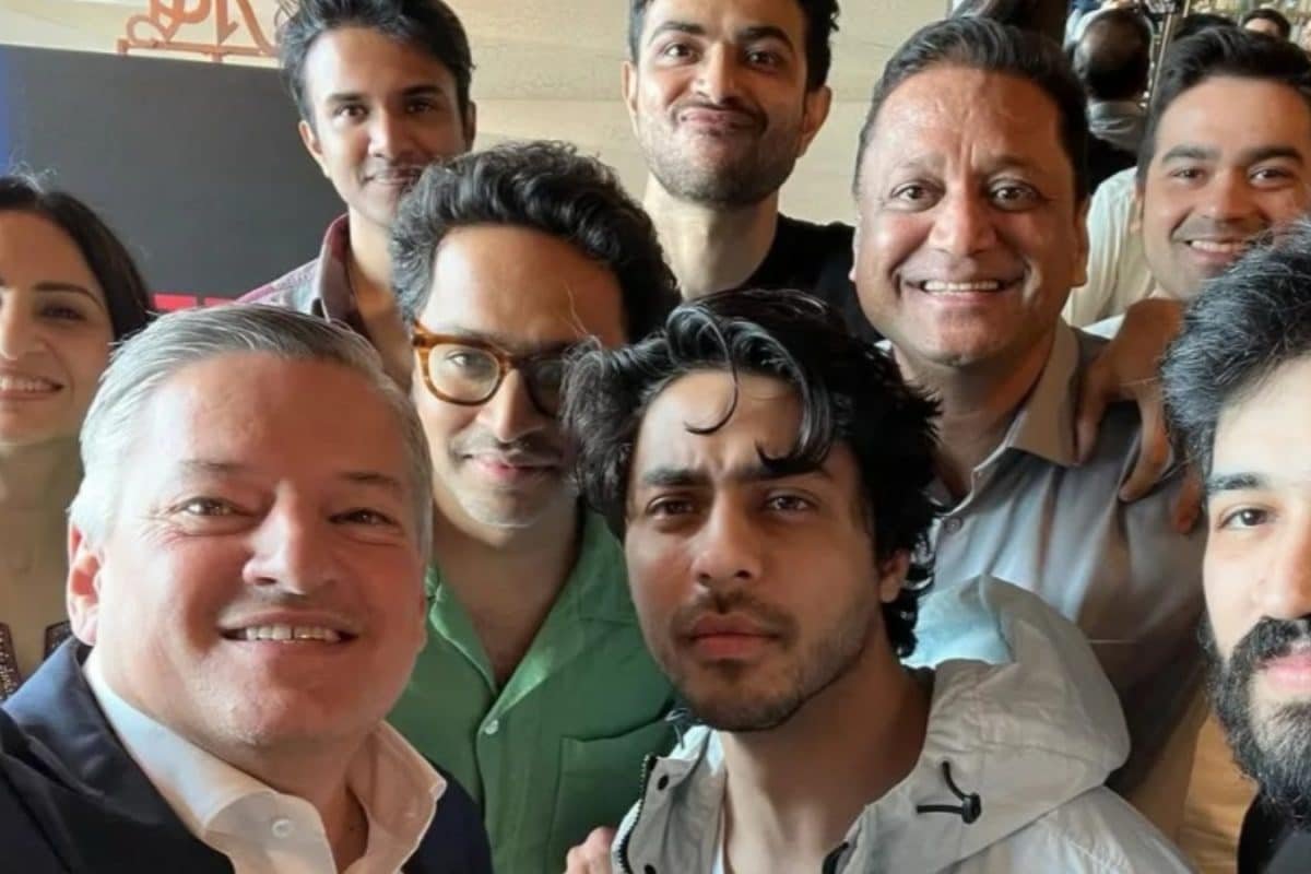 Aryan Khan’s Selfie With The Ba***ds of Bollywood Team Goes Viral; Fans React