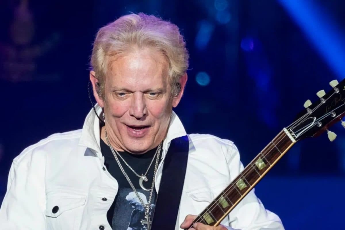 Rock Legend Don Felder Rushed Off-Stage After He Abruptly Stops Performing And Starts Shaking