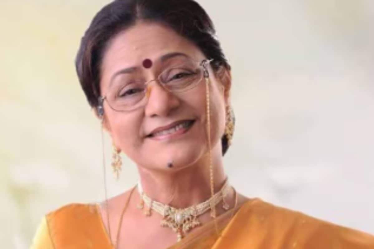 Aruna Irani Injured In Bangkok, Spotted In Wheelchair And Crutches As She Returns To Mumbai | Watch