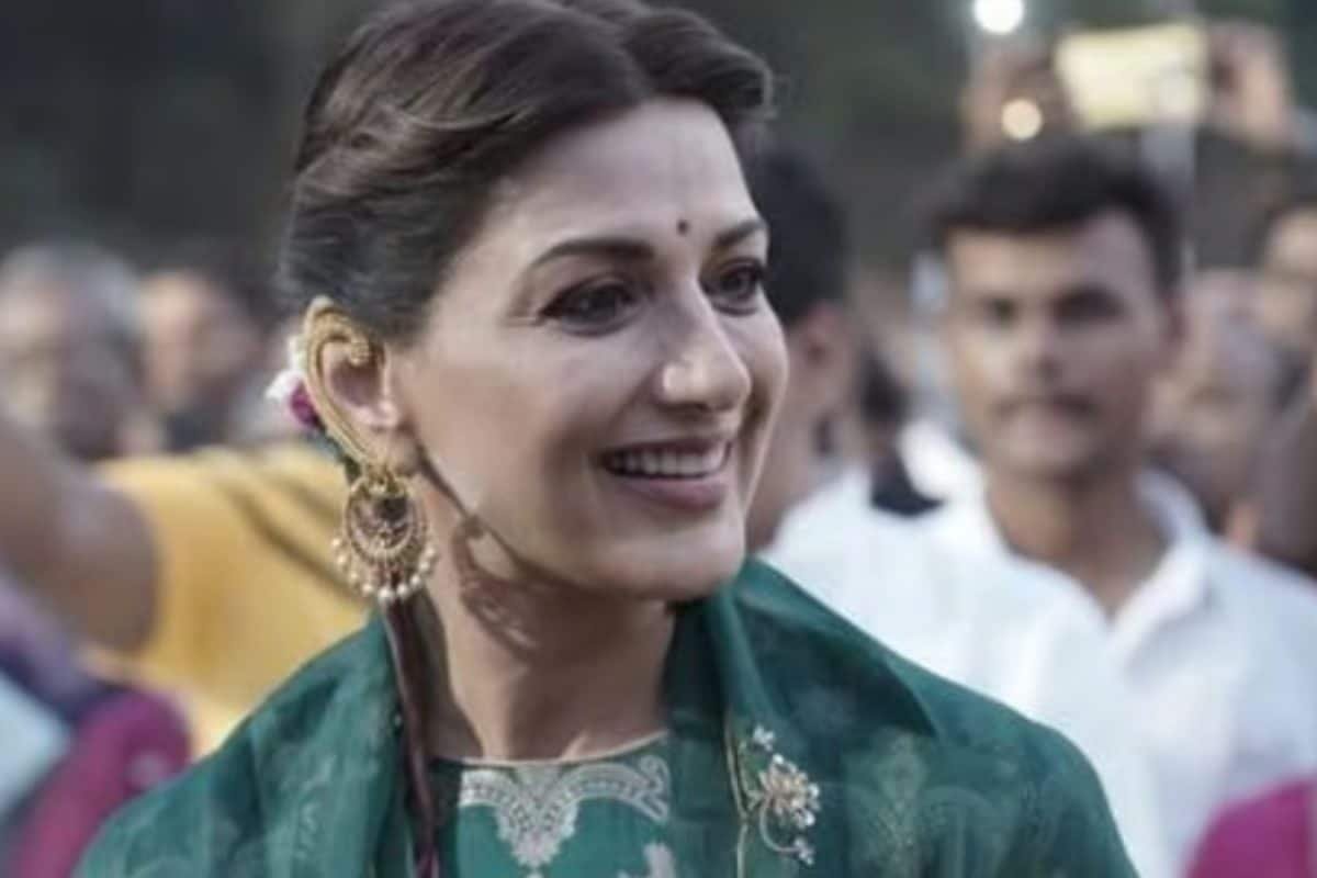 Sonali Bendre Attends Marathi Bhasha Gaurav Din, Expresses Gratitude to Raj Thackeray