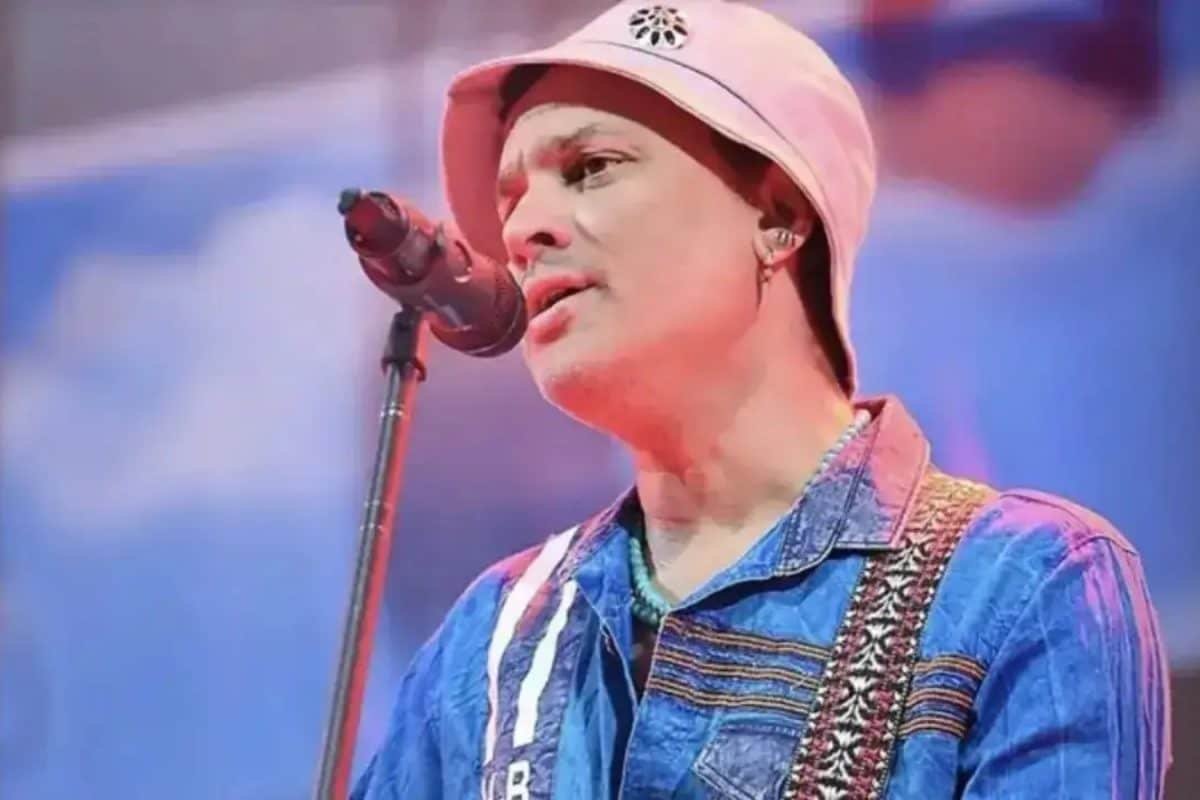 Zubeen Garg’s Fans Remember His Final Wish, Sing Mayabini Ratir Bukut Outside His House