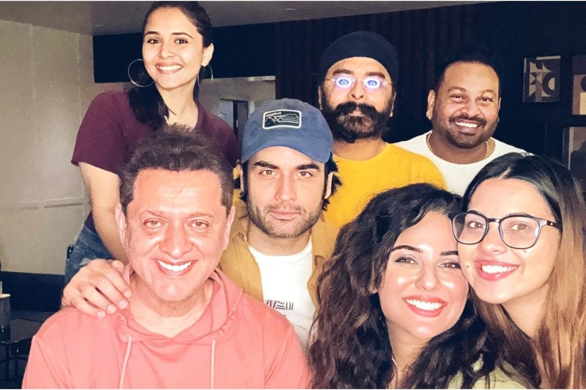 Bigg Boss 18 Reunion: Vivian Dsena Joins Alice Kaushik, Sara Arfeen, Edin Rose For Fun-Filled Get-Together