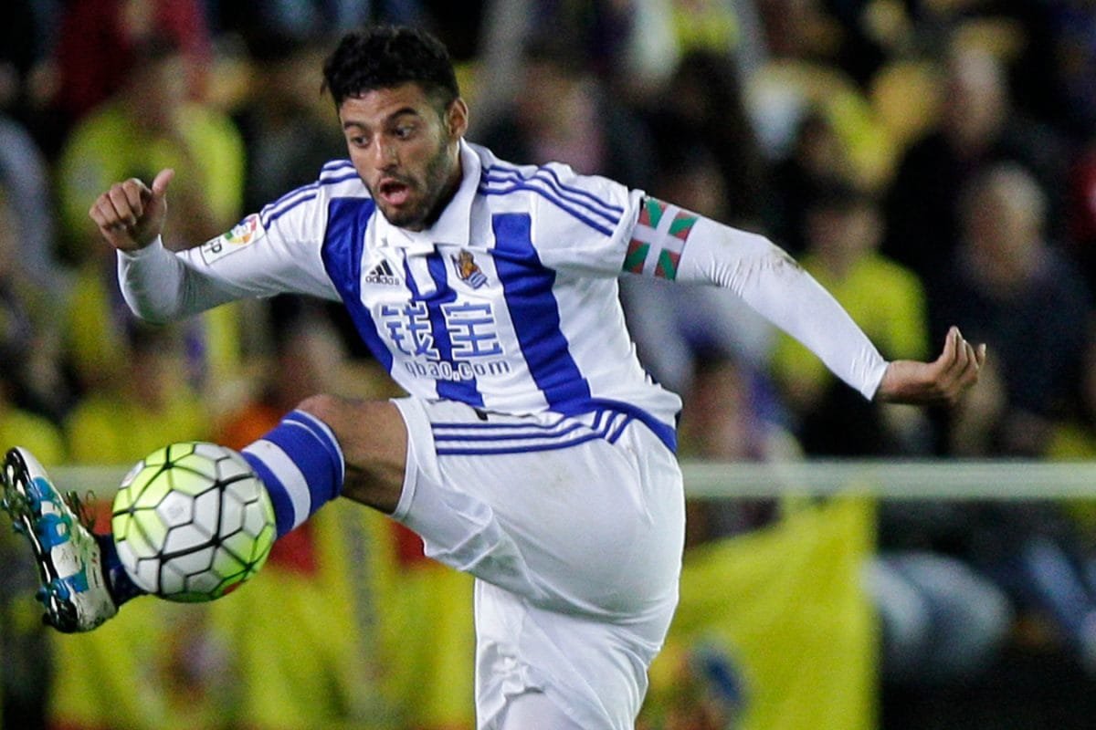 Real Sociedad Cult Hero, Former Arsenal Forward Carlos Vela Retires From Football