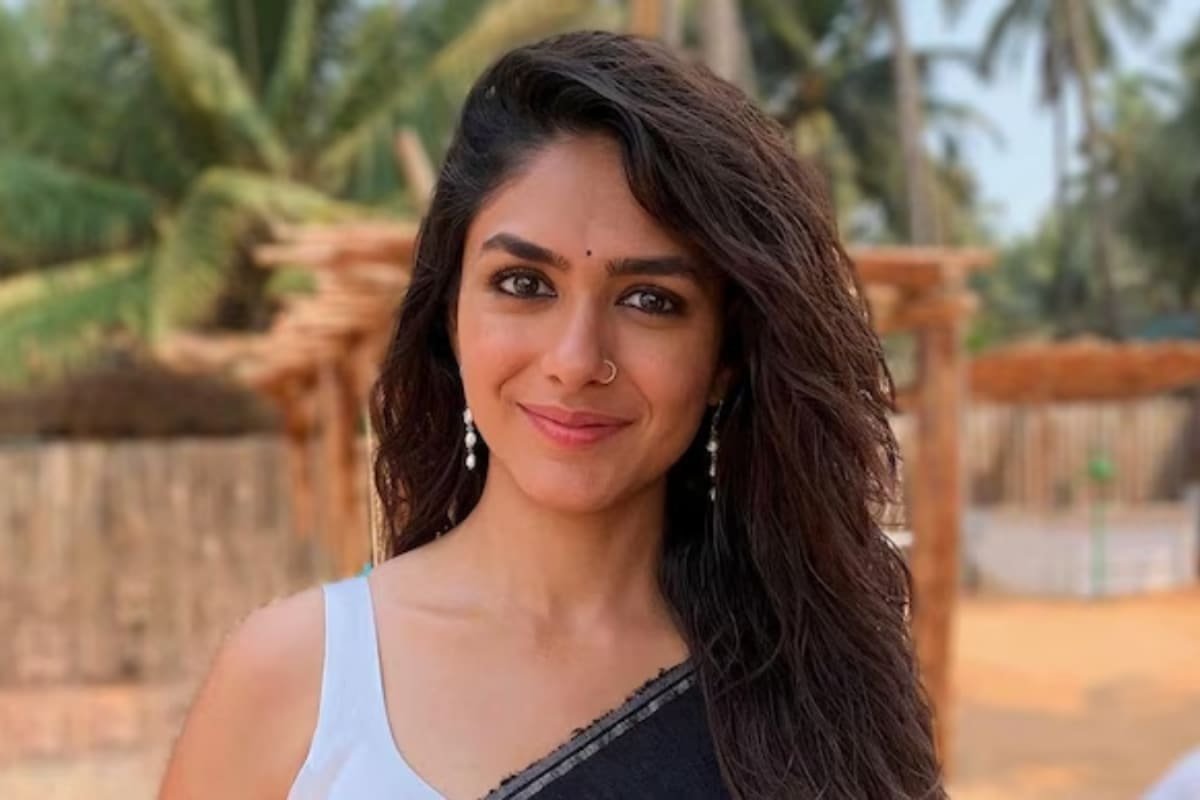 Mrunal Thakurs Workout Kam Dance Jyaada Mood Is All Of Us