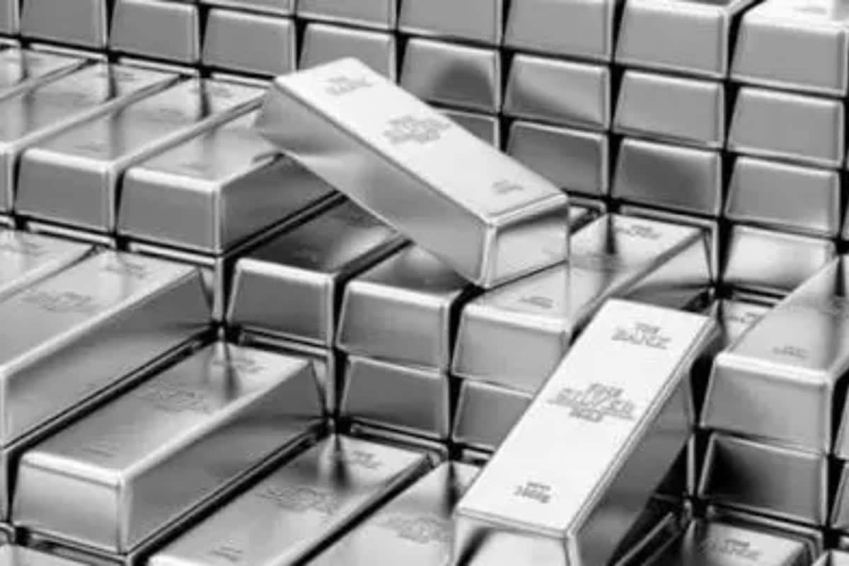 Tracking Silver Prices? Here’s How You Can Trade And Invest Smartly