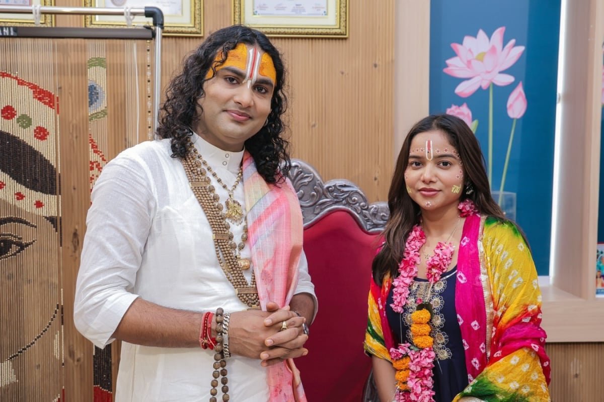 Aniruddhacharya Shares Photos With Manisha Rani From Ashram Visit, See Here