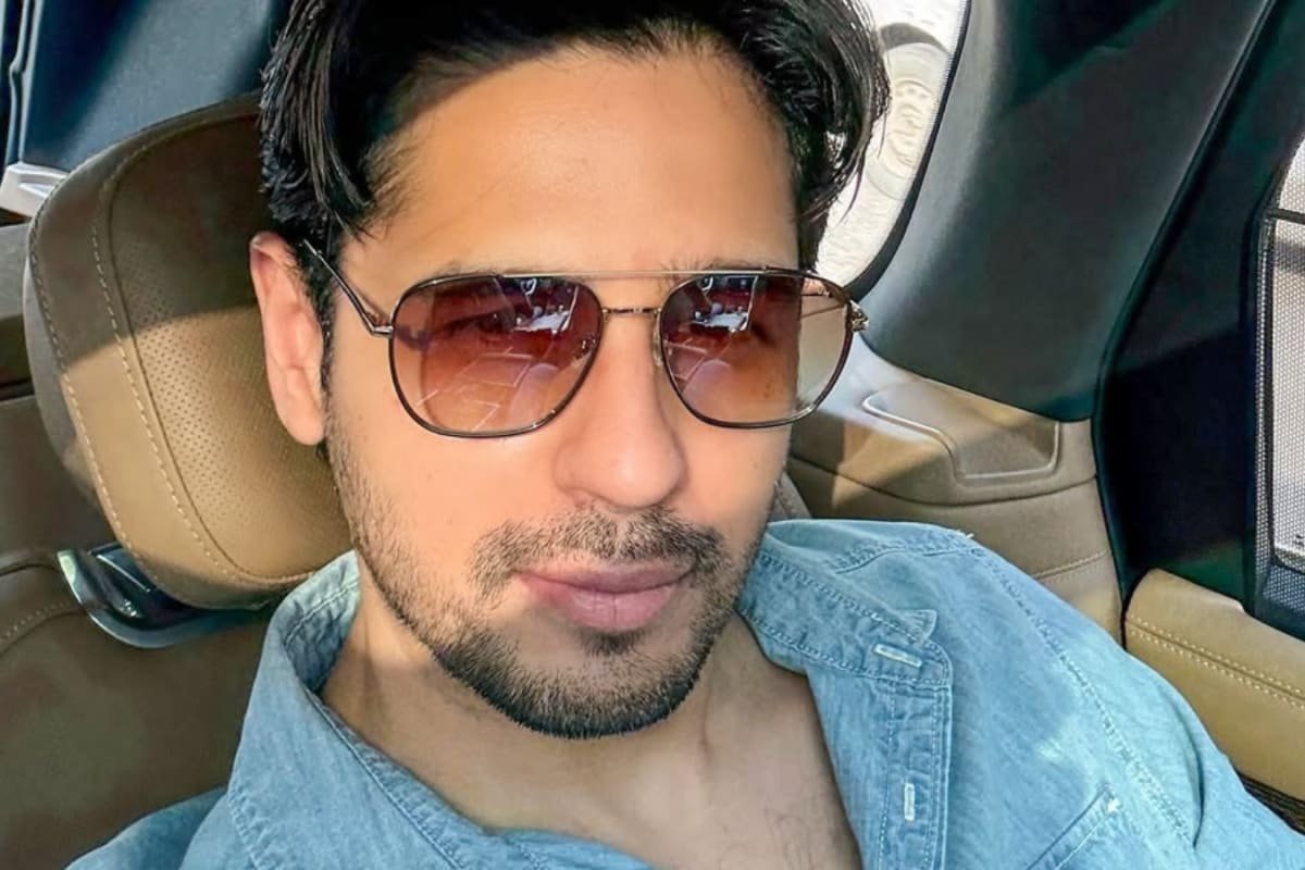 ‘Living On The Brighter Side’: Sidharth Malhotra’s Saturday Selfie Is Everything We Need