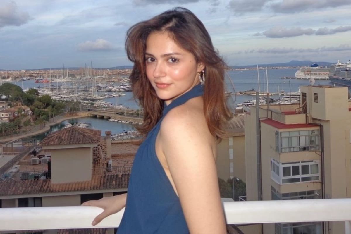 Aneet Padda Shares Glimpses Of Paris Gateway, Reveals She Misses Her Loved Ones In Trip