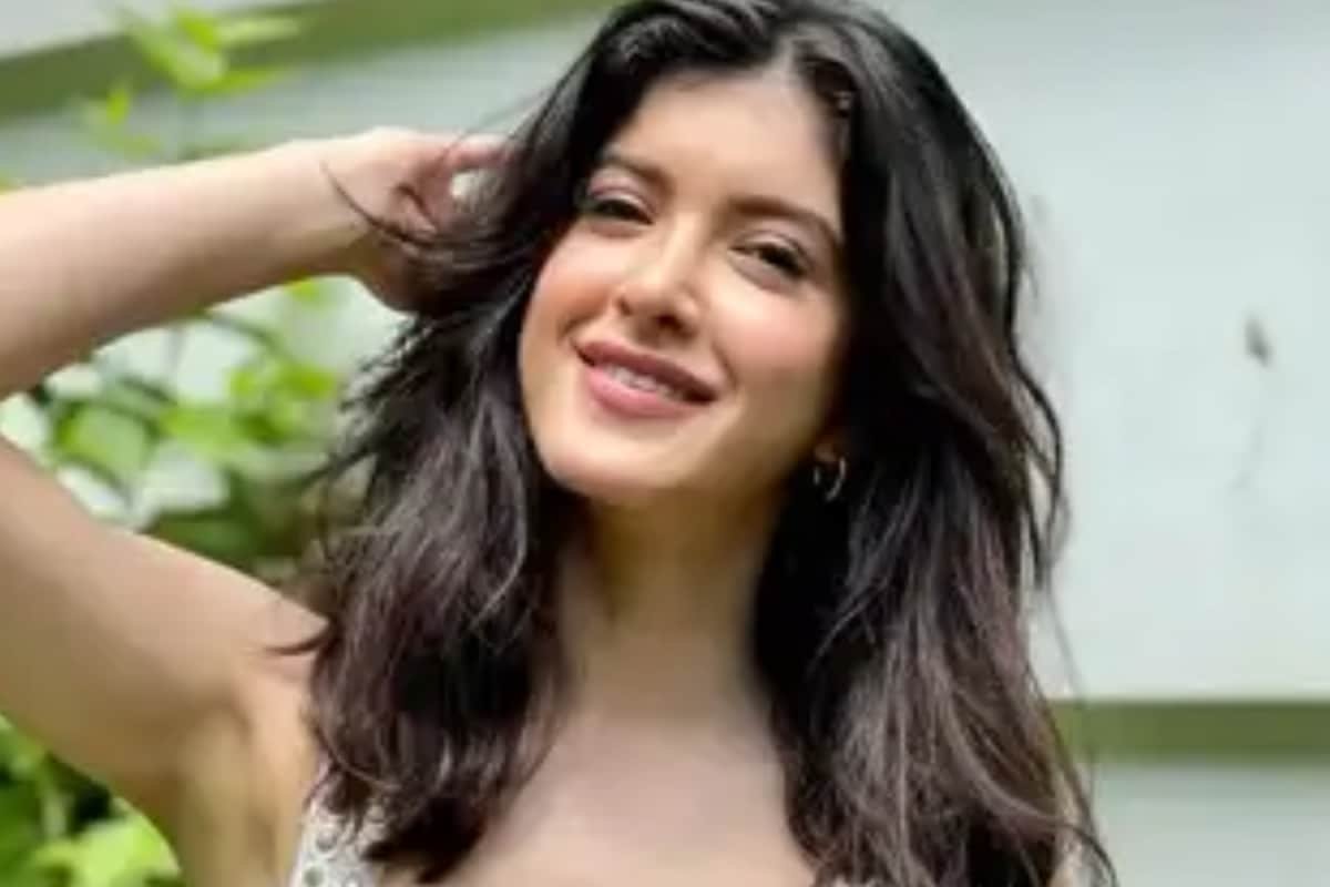 Shanaya Kapoor’s BTS From Vibe Shoot Is All About ‘Making Memories’