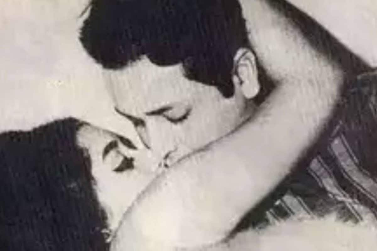 This Bollywood Superstar Was Just 15 When Co-Star Shocked Her With A Kiss