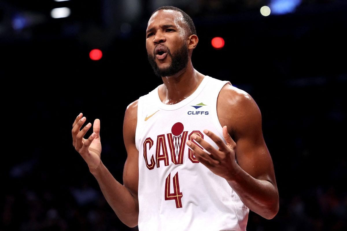 Cavaliers Evan Mobley Wins NBA Defensive Player Of The Year Award For 2024-25