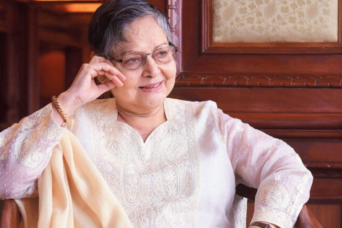 Rakhee Gulzar Makes A Comesupport To Movies After 22 Years With Bengali Film Aamar Boss