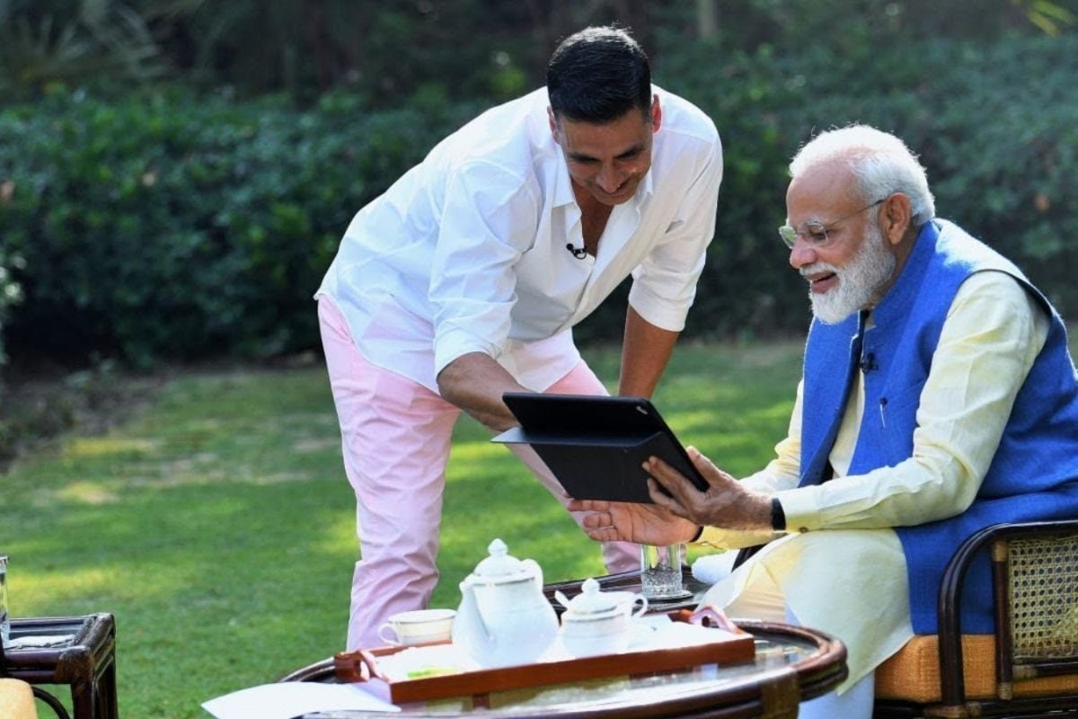 ‘Nahi Sudhrunga’: Akshay Kumar Revisits Viral ‘Mango’ Moment With PM Modi; Asks THIS To Devendra Fadnavis