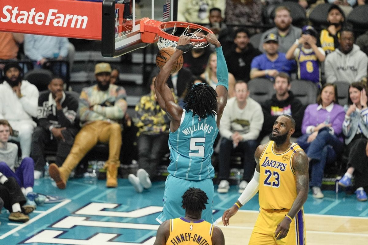NBA Trade Deadline: LA Lakers Acquire Center Mark Williams From Hornets For Knecht, Reddish