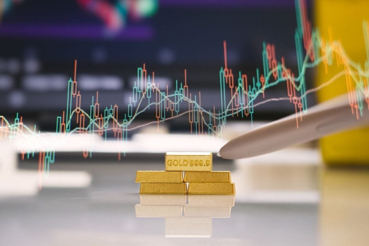 Gold And Silver May Crash Soon, Expert Predicts Major Fall In Prices Soon