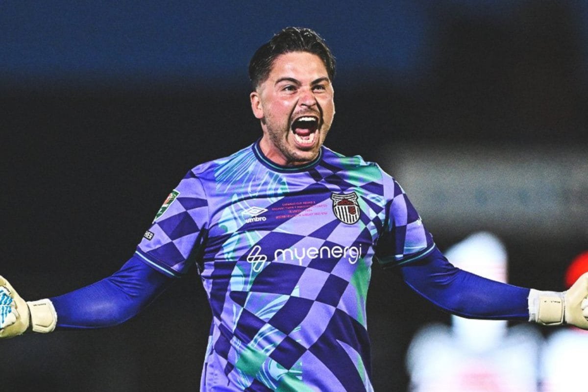 Im A Man United Fan, So Im Half-Fuming: Grimsbys Christy Pym Ridicules Red Devils