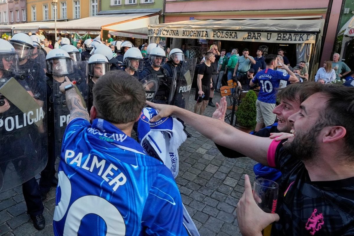 Chelsea, Real Betis Fans Clash In Warsaw Before UEFA Conference League Final: WATCH