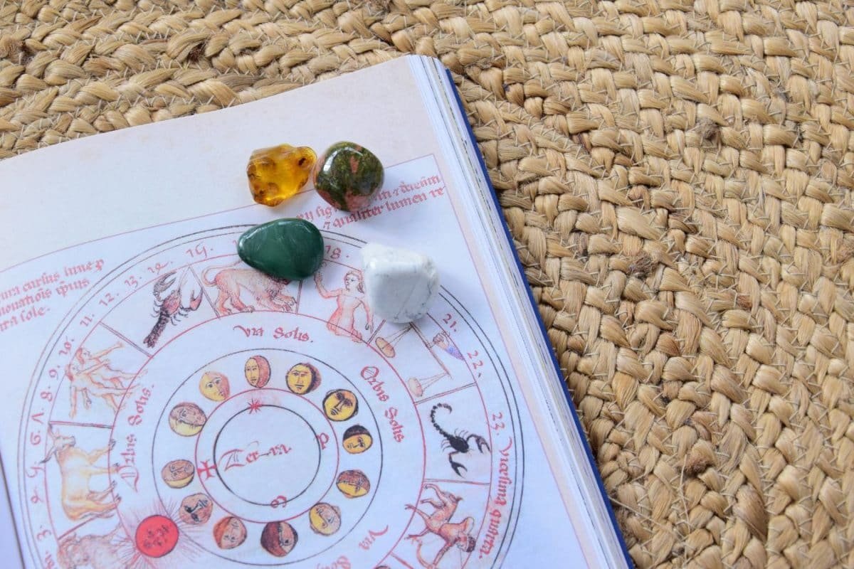 Wear This Colour On Thursdays And Speed Up Your Marriage Timeline