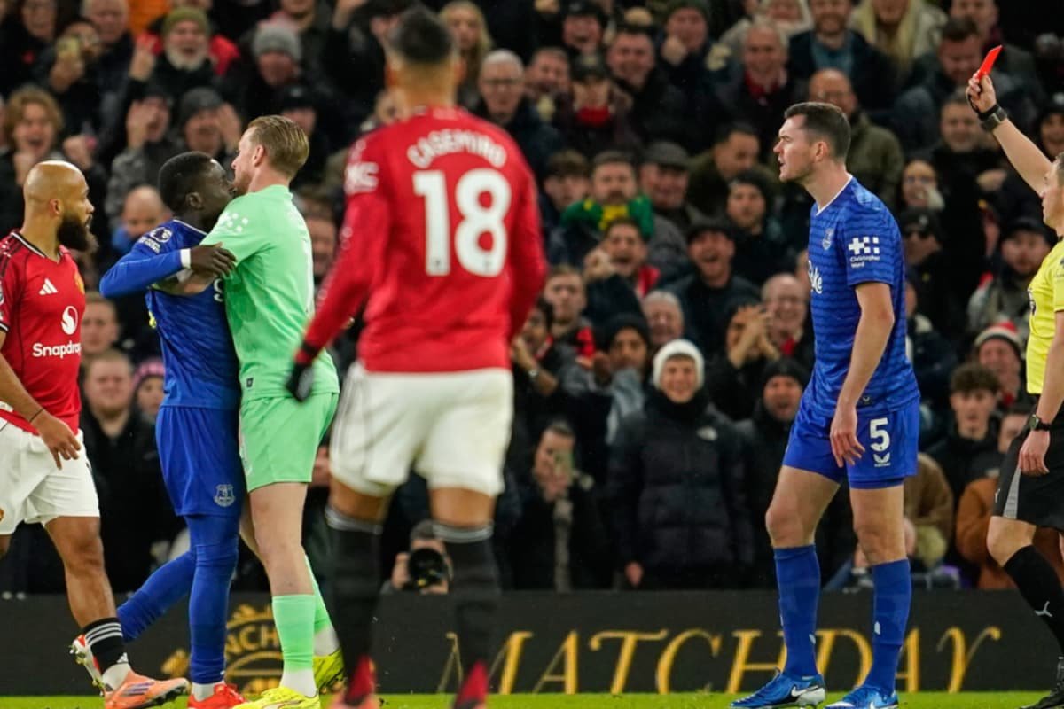 David Moyes Finally Wins At Old Trafford On 18th Try But Says Like My Own Players Fighting Each Other