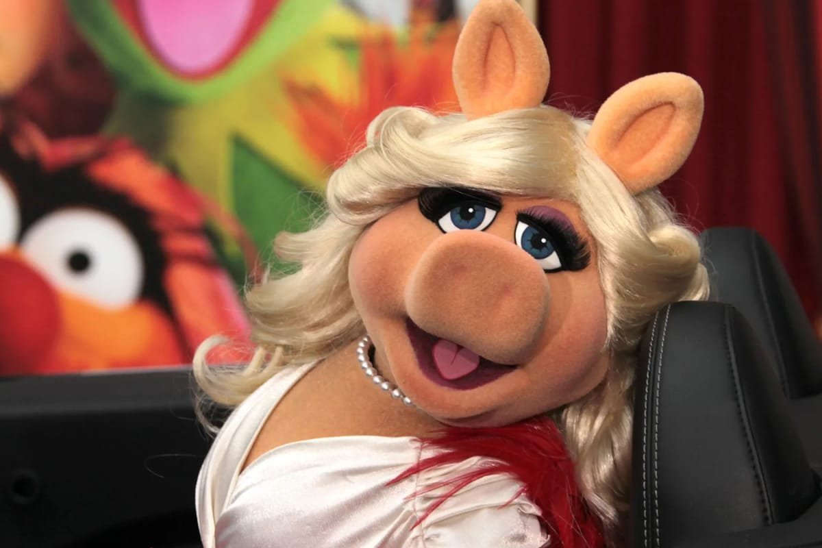 Jennifer Lawrence, Emma Stone Join Forces To Produce Miss Piggy
