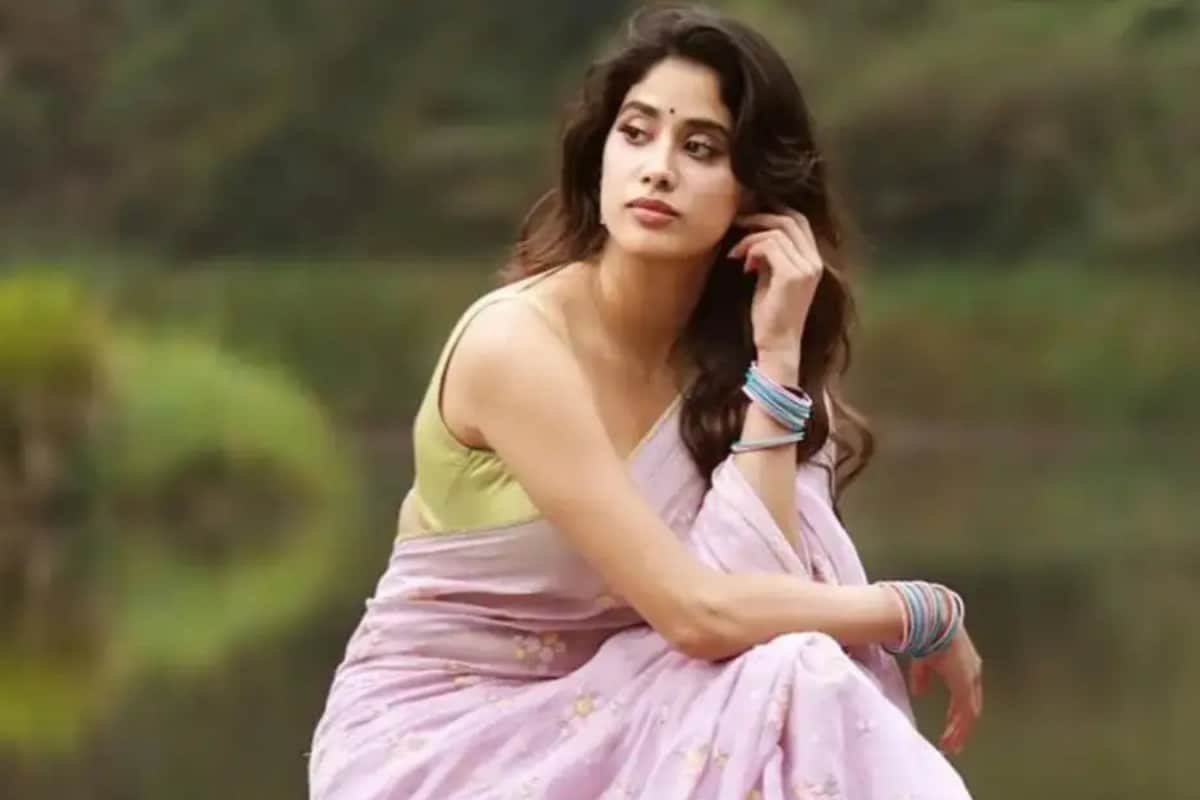 Janhvi Kapoor DELETES Her New Pics In Saree From Param Sundari Sets