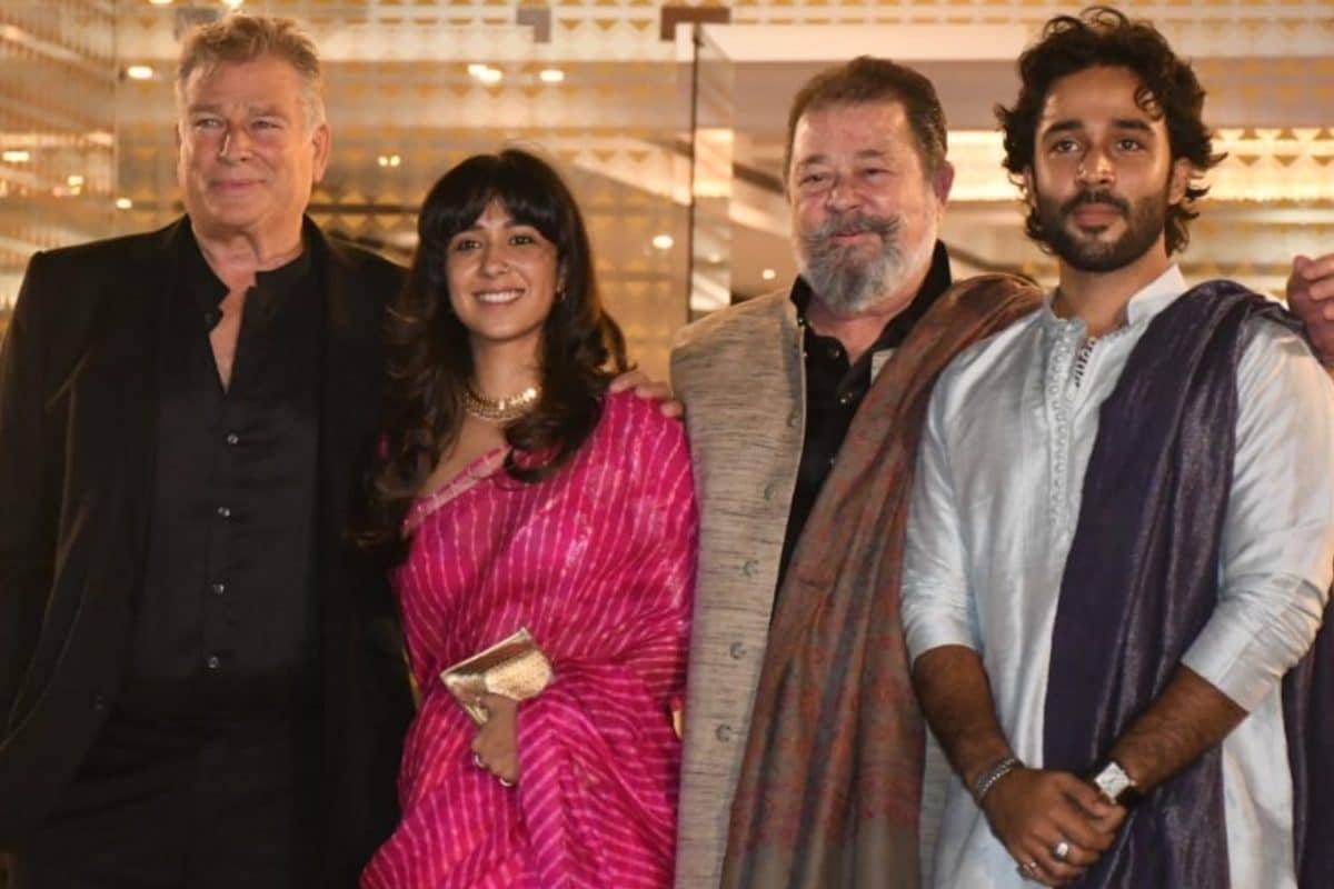 Shashi Kapoors Sons Karan Kapoor And Kunal Kapoor Make RARE Appearance At Adar Jains Mehndi | Watch