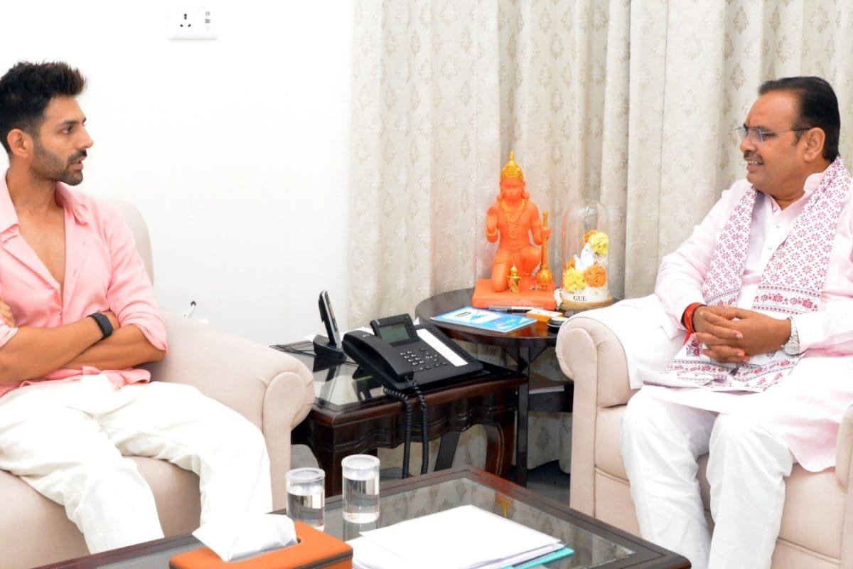 Kartik Aaryan Meets Rajasthan CM During Tu Meri Main Tera... Shoot In State | Photos