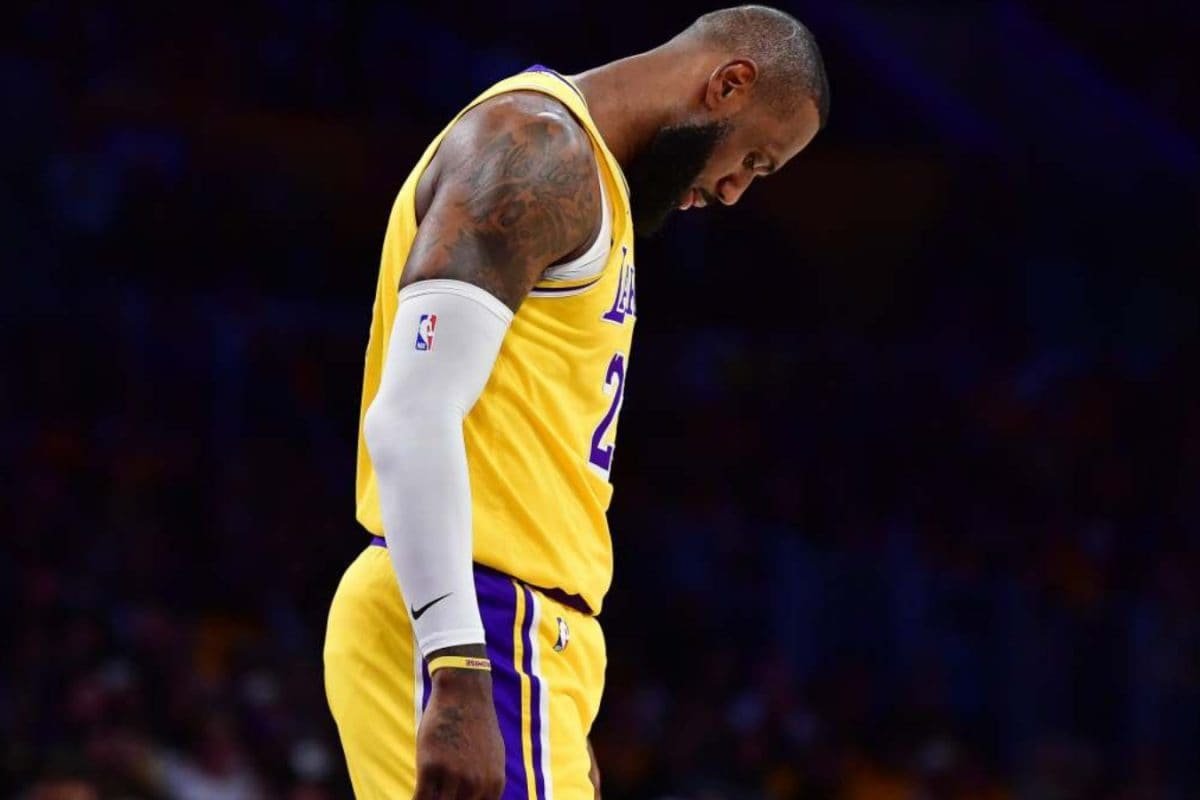 LeBron James Sits Out Lakers First Practice Due To Minor Injury