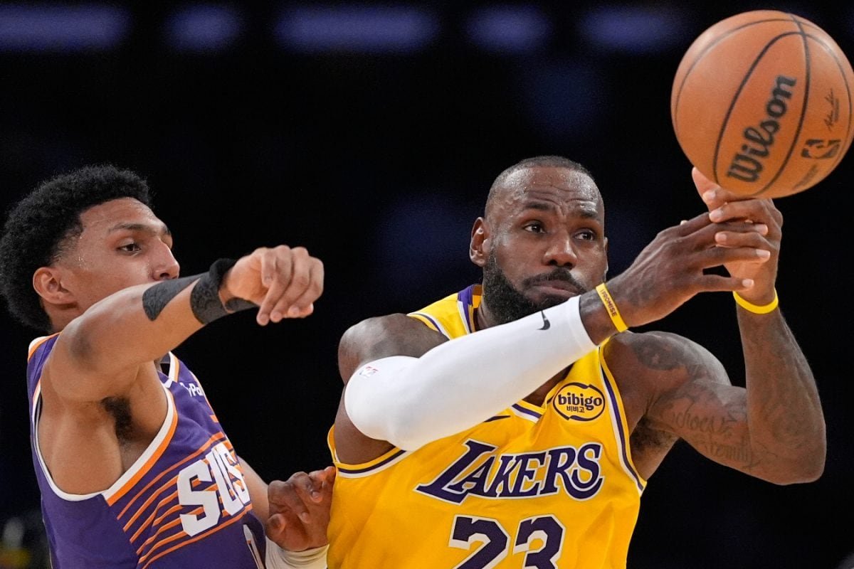 NBA Round-Up: LeBron James Keeps Historic Streak Alive; Suns Shoot Down Shoddy Lakers Despite Booker Exit
