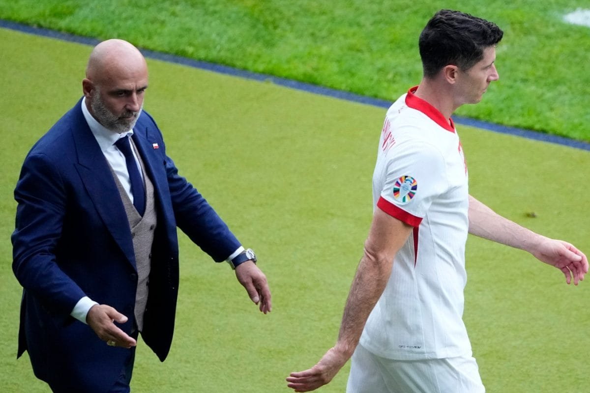 Poland Coach Resigns After Clash With Robert Lewandowski