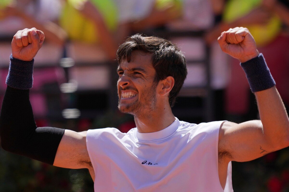 Italian Open 2025: Lorenzo Musetti Outlasts Daniil Medvedev Amidst Storm Delay Drama