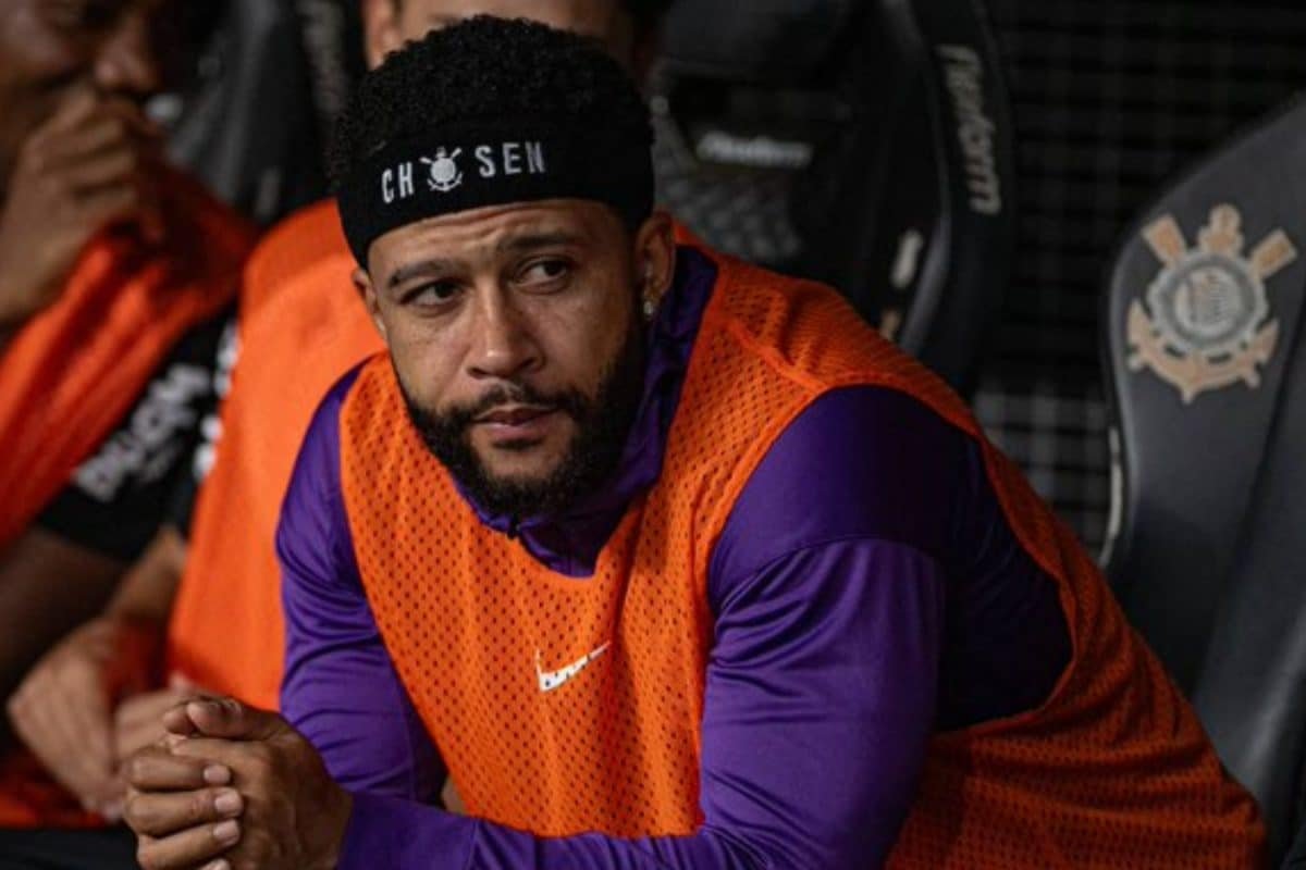 Lost Passport, Lost Flight: Memphis Depay’s Travel Drama Delays Dutch Arrival