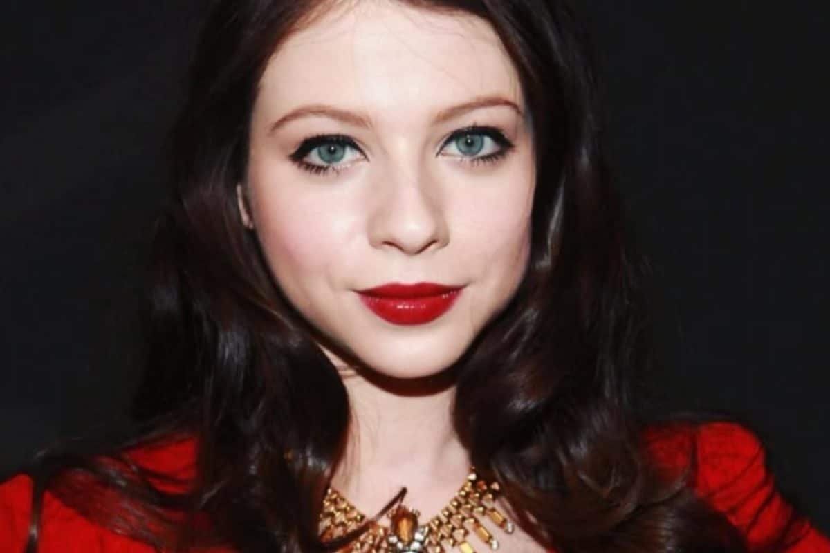 Blake Livelys Gossip Girl Co-Actor Michelle Trachtenberg Found Dead In New York Home At 39