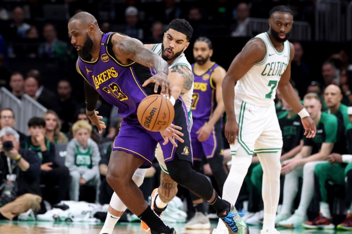 NBA: Jayson Tatum Dominates As Boston Celtics Hold Off LA Lakers; LeBron James Injury Scare
