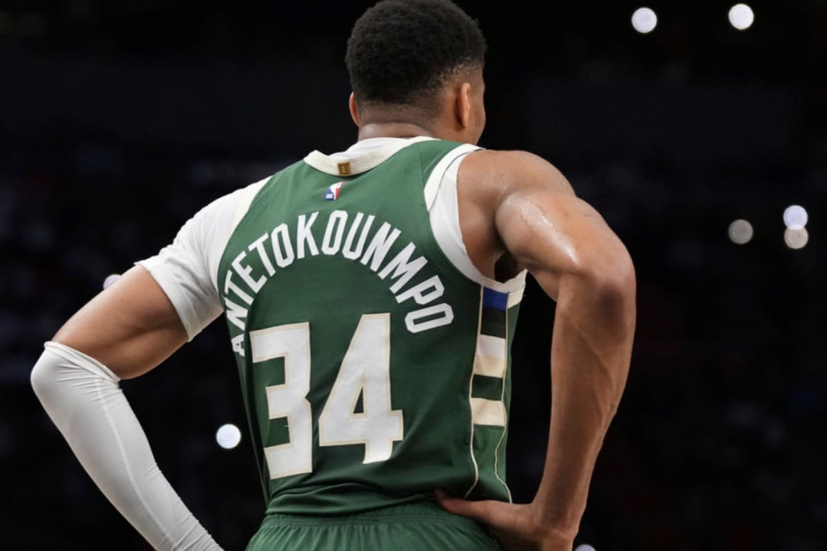 NBA: Milwaukee Bucks Clinch Playoff Berth As Western Conference Battle Tightens