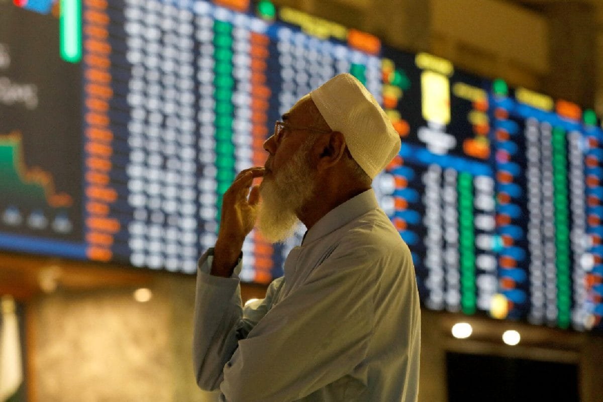 Pakistan Stock Exchange Crashes By Over 3,500 Points Amid Fears Of Indian Retaliation