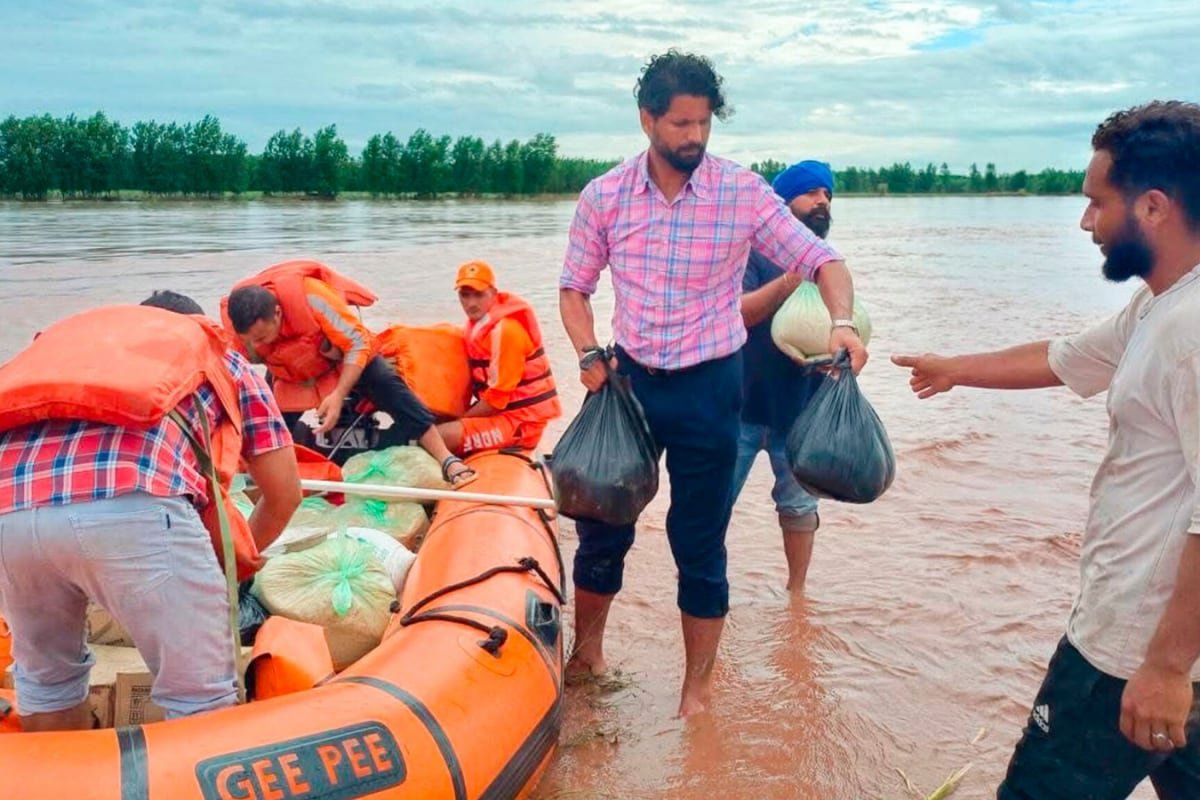 Hockey Stars Rupinder, Jugraj, Chandi Lead Punjab Flood Relief Efforts
