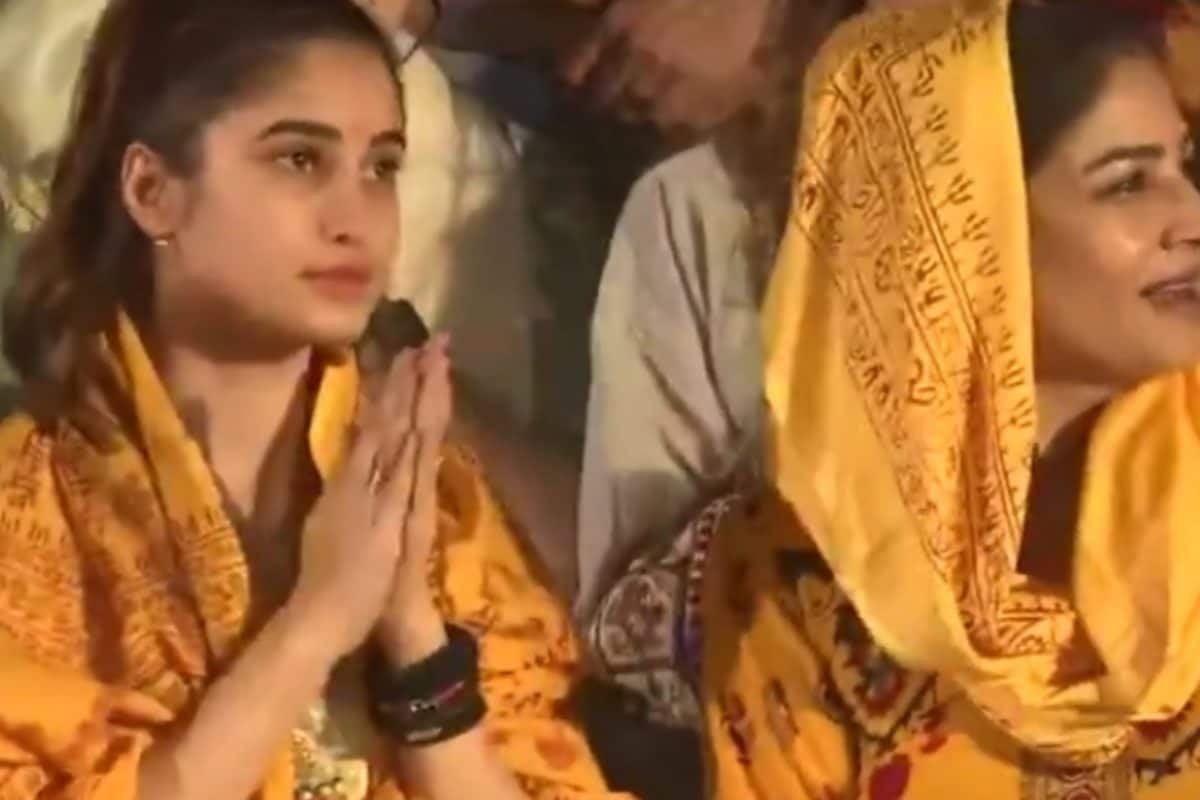 Maha Kumbh 2025: Raveena Tandon, Rasha Thadani Join Bhajan Session Led By Swami Chidanand Saraswati