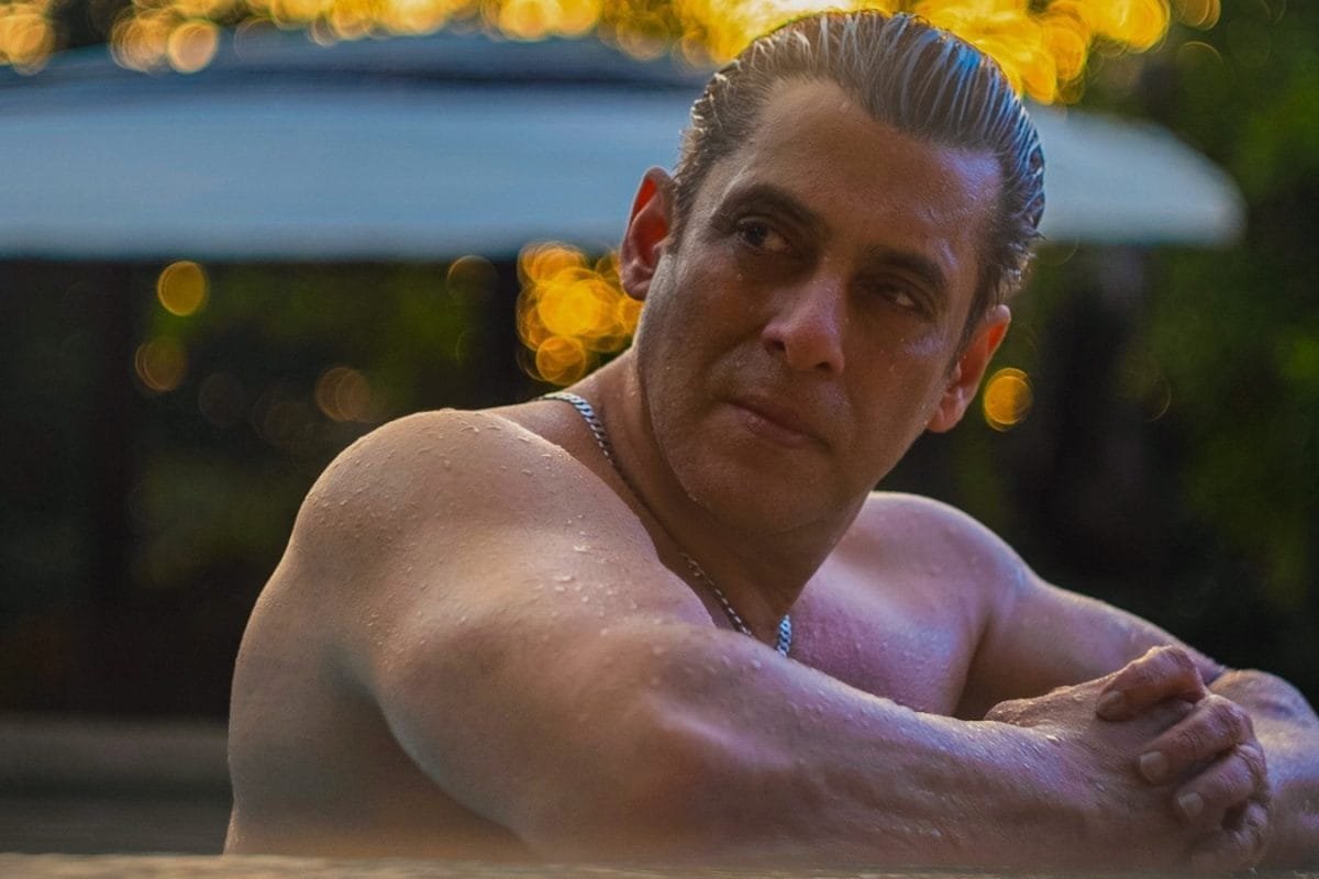 Salman Khan Flaunts Insane Muscles In Shirtless Pool Pics, Says Eelo Ji Sanam Hum Aa Gaye