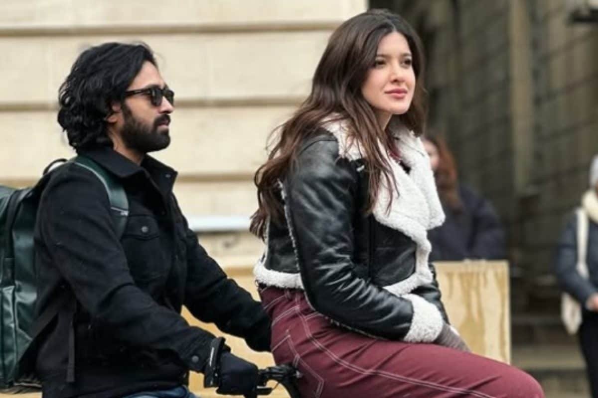 Shanaya Kapoor Shares New BTS Photo With Vikrant Massey From Aankhon Ki Gustaakhiyan Sets, Fans React