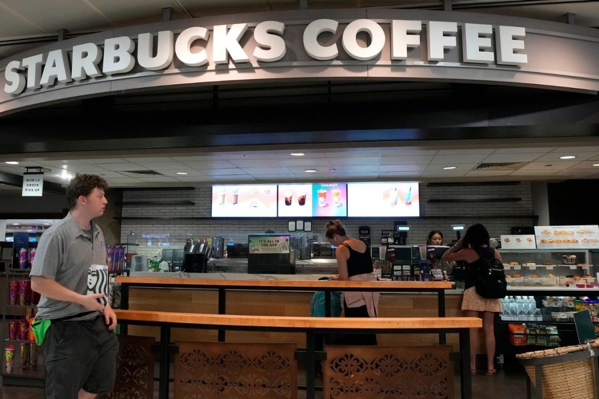 Accept Or Quit: Starbucks Moves To Four-Day Office Week, Requires Manager Relocation