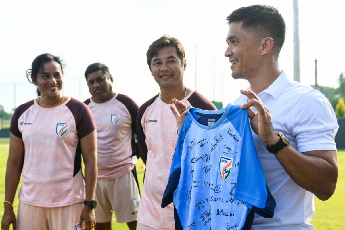 Sunil Chhetri Visits Womens Team At National Camp Before AFC Qualifiers