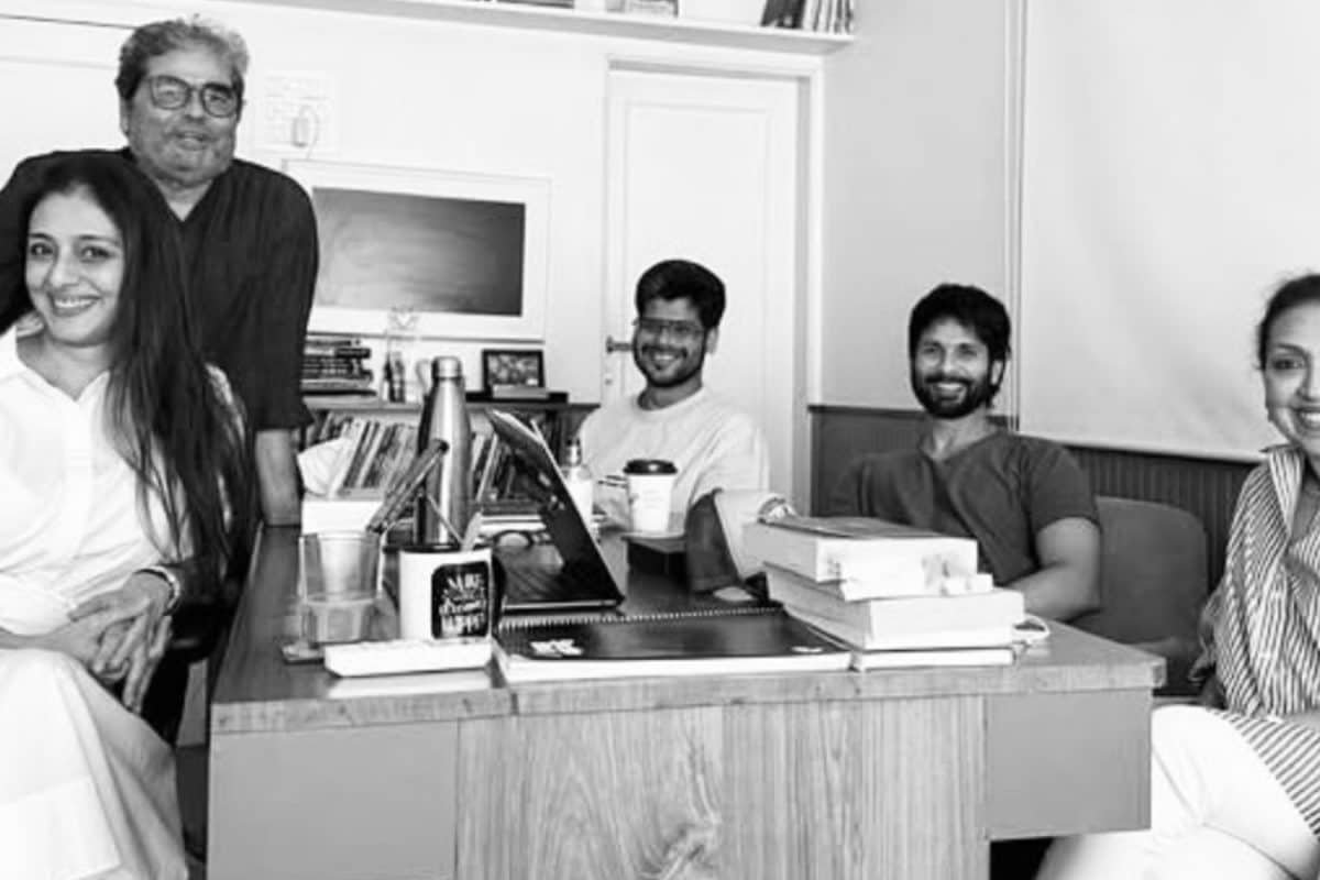 Tabu Hints At Reunion With Her ‘Laqt-E-Jigars’ Shahid Kapoor, Vishal Bhardwaj After Haider; Pic Viral
