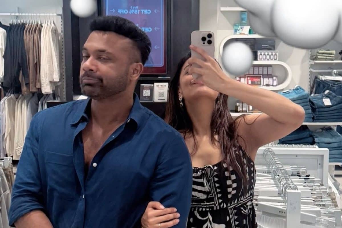 Divyaa Agarwal Posts Fun Picture With Apurva Padgaonkar: ‘Post Kardeti Hu Warna...’