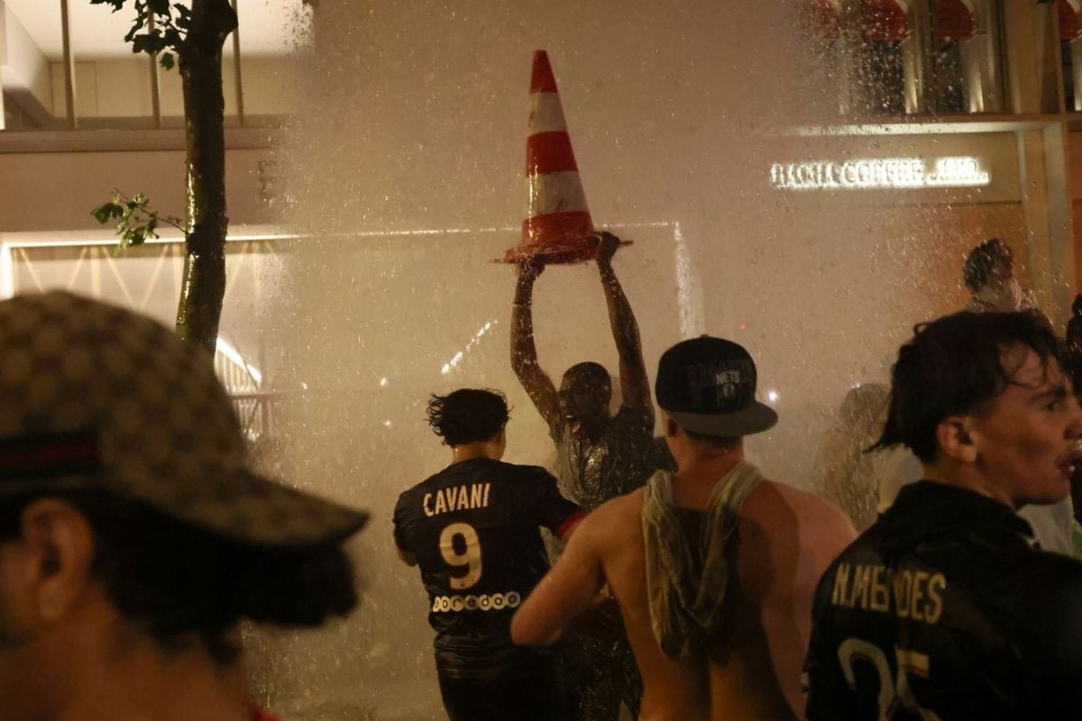 Police Officer In Induced Coma After Fireworks Injury During PSG Celebrations